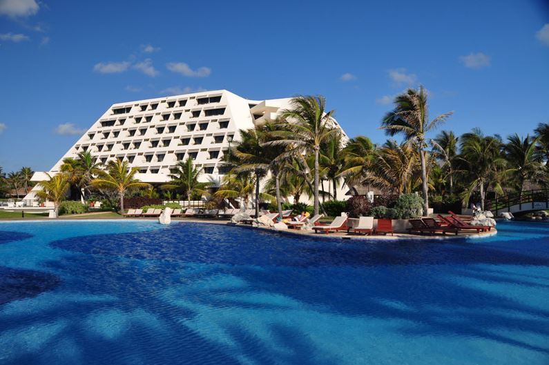 Grand Oasis Cancun Pool