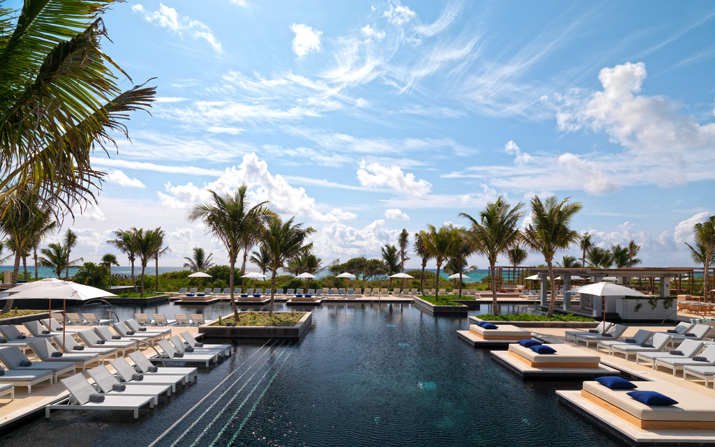 UNICO 20°87° All Inclusive Vacations