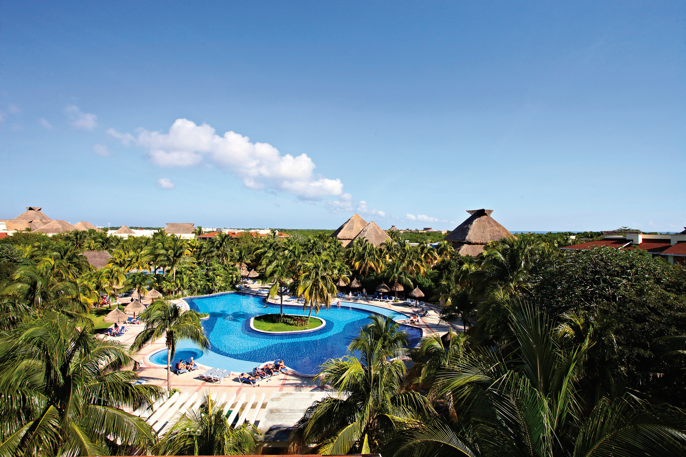 Bahia Principe Grand Coba pool